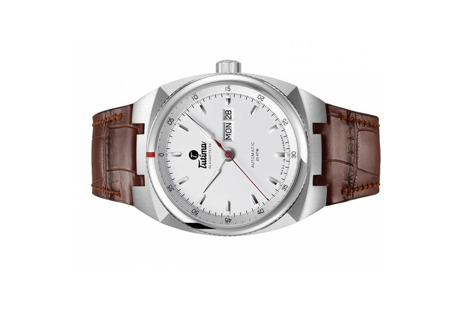 Đồng hồ đeo tay thương hiệu Tutima, dòng sản phẩm Saxon One, Ref no: 6120-04, mặt số bạc trắng Opalin, size 42mm, máy tự động, vỏ đồng hồ bằng thép không gỉ, dây đeo da cá sấu, hàng mới 100%