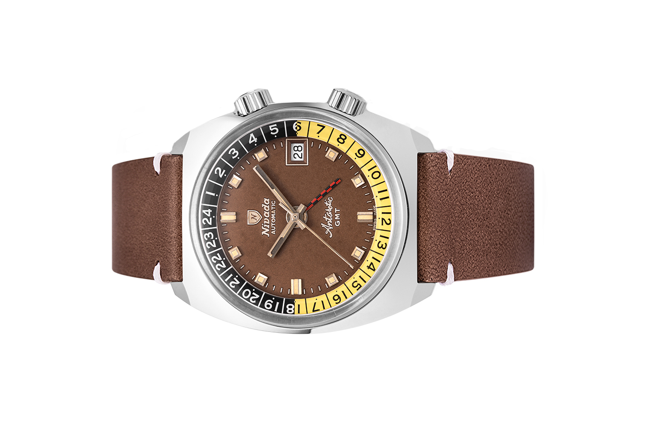 Đồng hồ đeo tay thương hiệu Nivada Grenchen, dòng sản phẩm Antarctic GMT, Ref num 32061A, mặt số nâu nhiệt đới, size 36mm, máy tự động, vỏ bằng thép không gỉ 316L, dây da bò, mới 100%