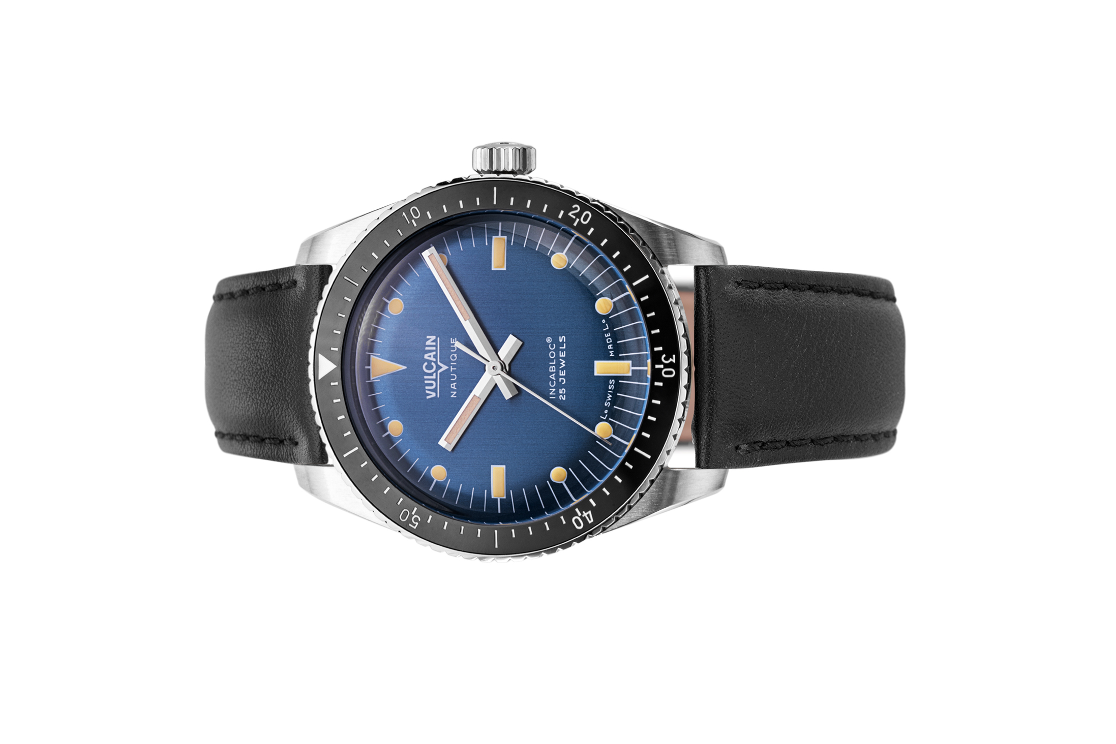 Đồng hồ đeo tay thương hiệu Vulcain, dòng sản phẩm Skindiver, Ref no: 660170A37.BAC201, mặt số màu xanh dương size 38mm, máy tự động, vỏ đồng hồ thép không gỉ 316L, dây da bê màu đen, hàng mới 100%