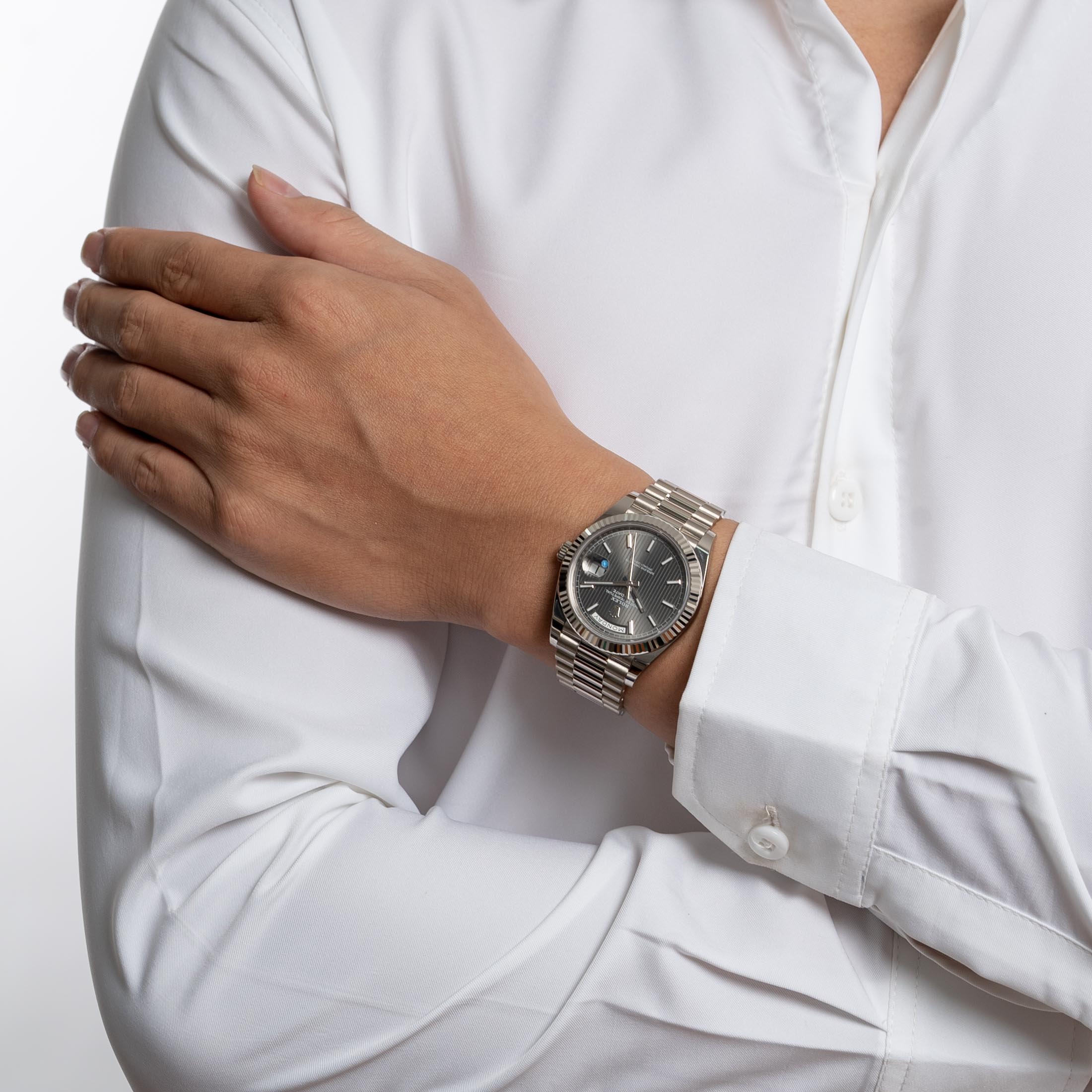 Đồng Hồ Rolex Day-Date 40 228239 Mặt Số Rhodium Họa Tiết Sọc