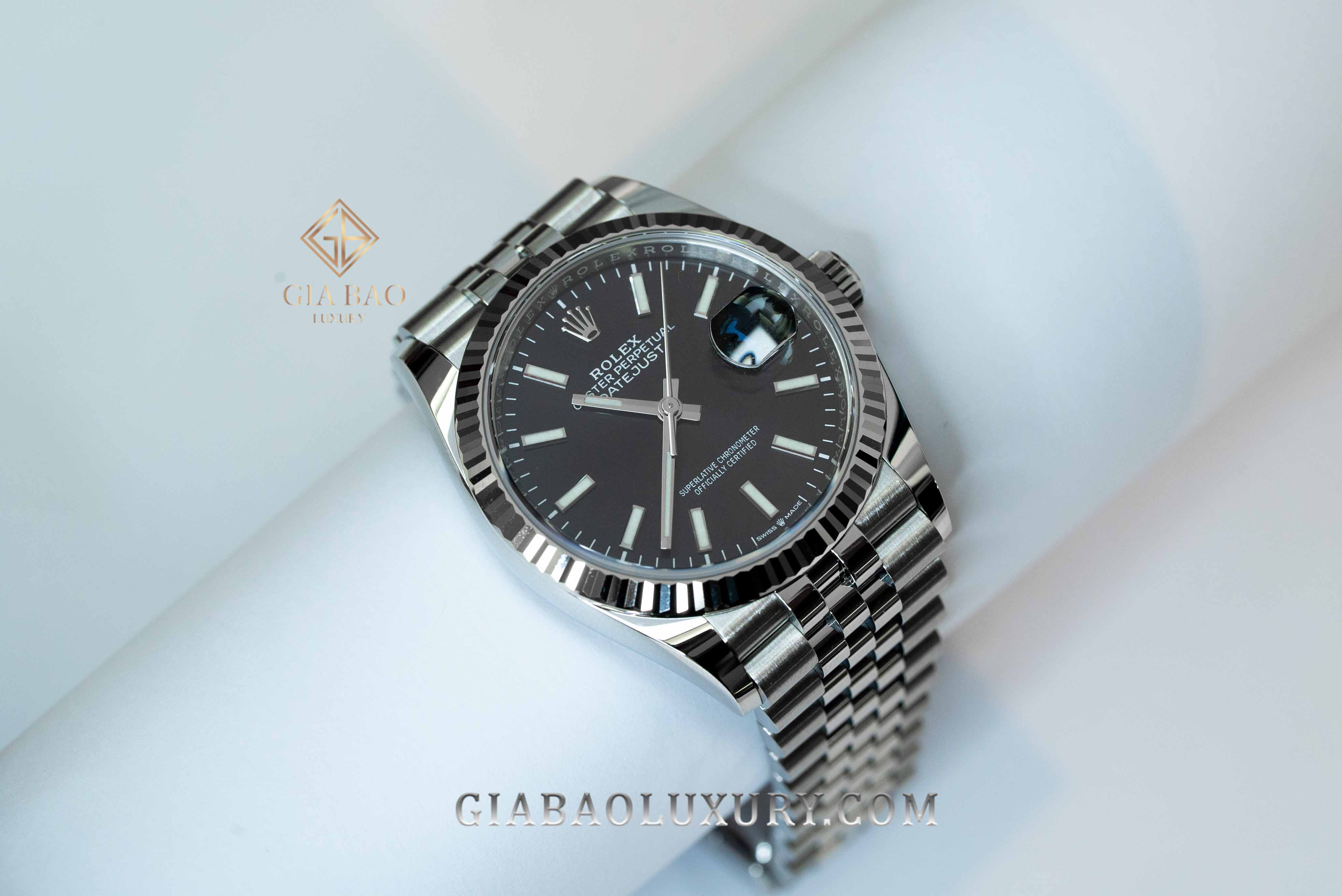 Đồng Hồ Rolex Datejust 36 126234 Mặt Số Đen Cọc Số Dạ Quang (Like New)