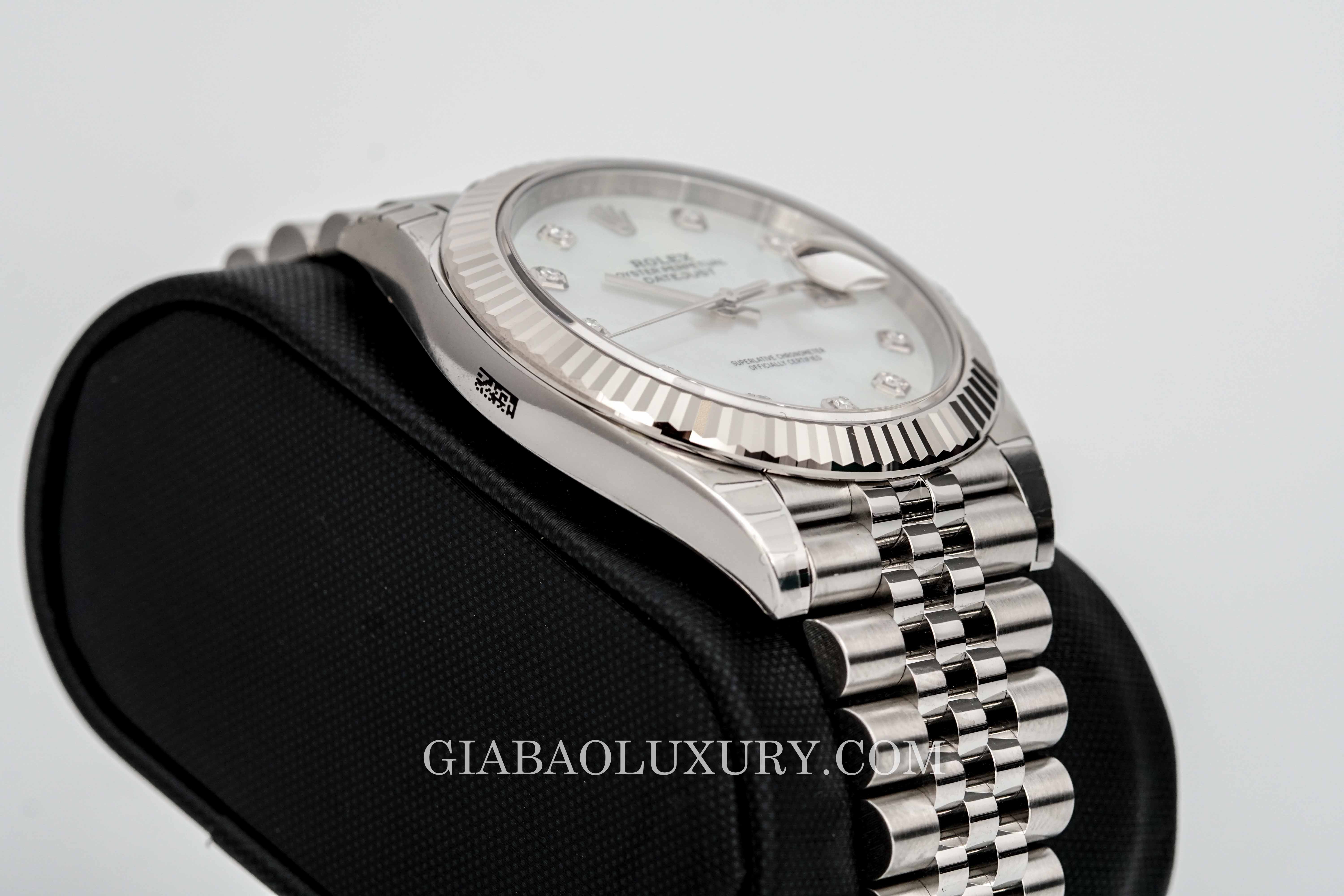 Đồng Hồ Rolex Datejust 41 126334 Mặt Số Vỏ Trai Trắng