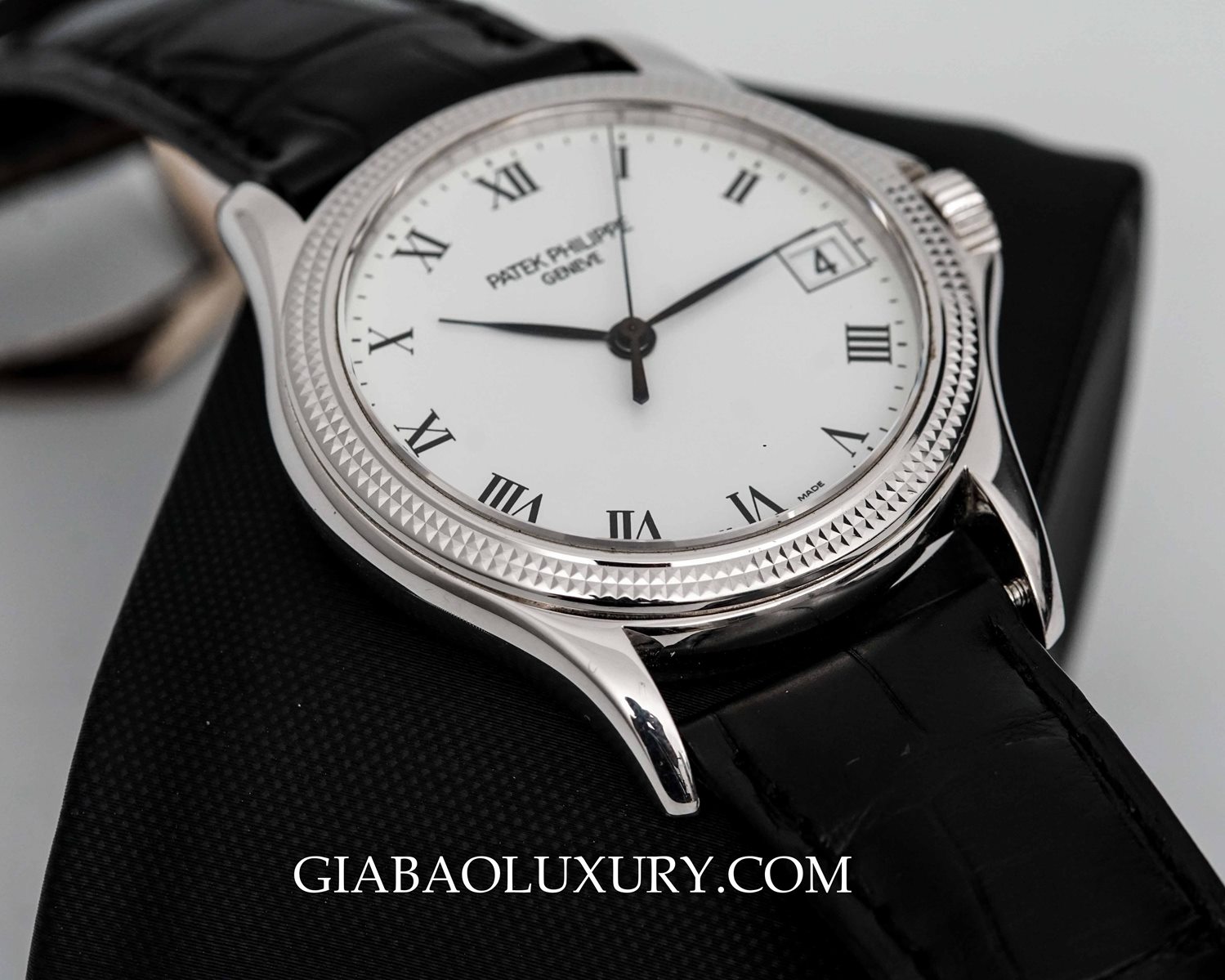 Đồng hồ Patek Philippe Calatrava 5117G-001 Đồng hồ Patek Philippe Calatrava 5117G-001