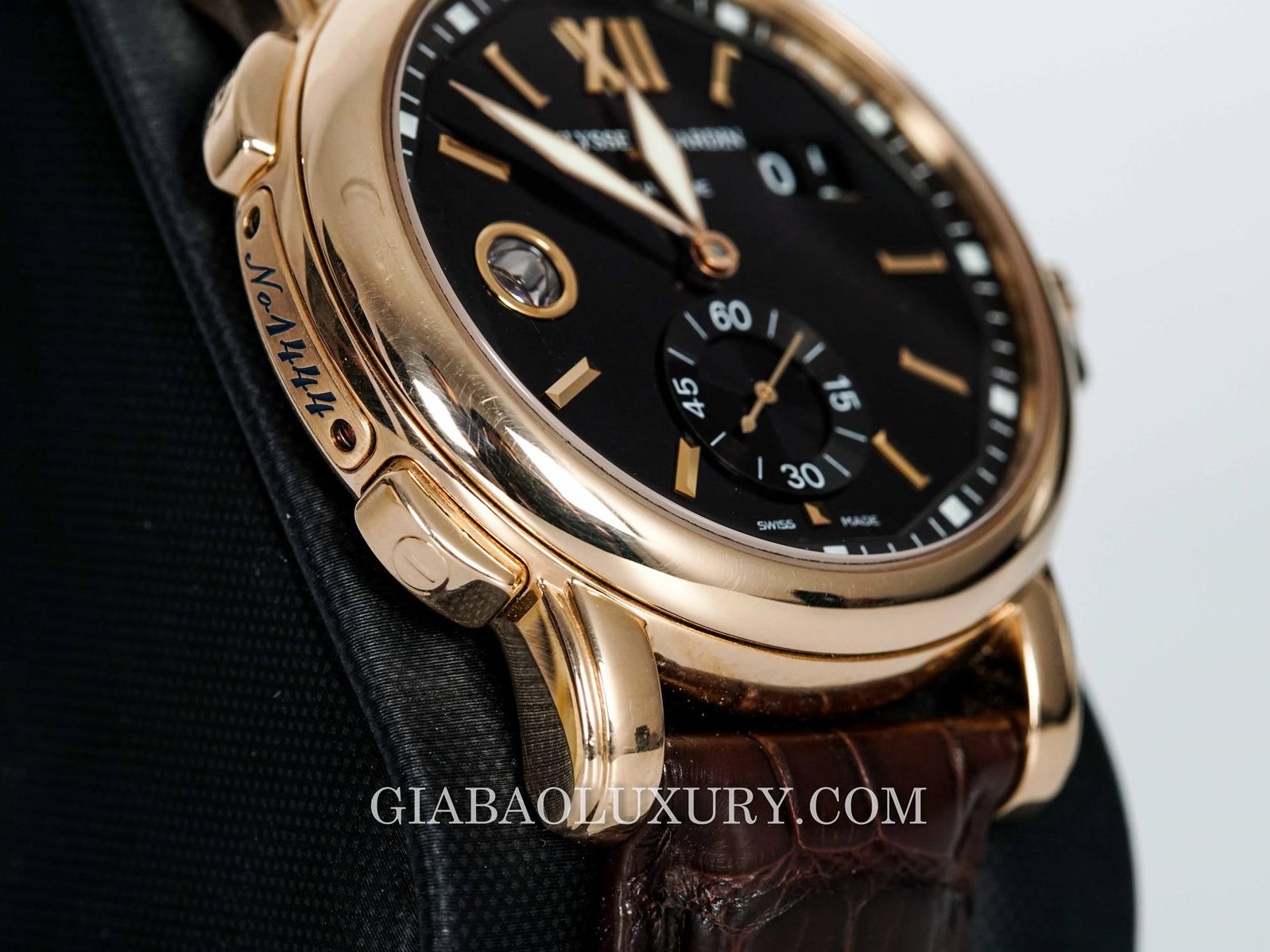 đồng hồ ulysse nardin Đồng Hồ Ulysse Nardin GMT Big Date 246-55/95