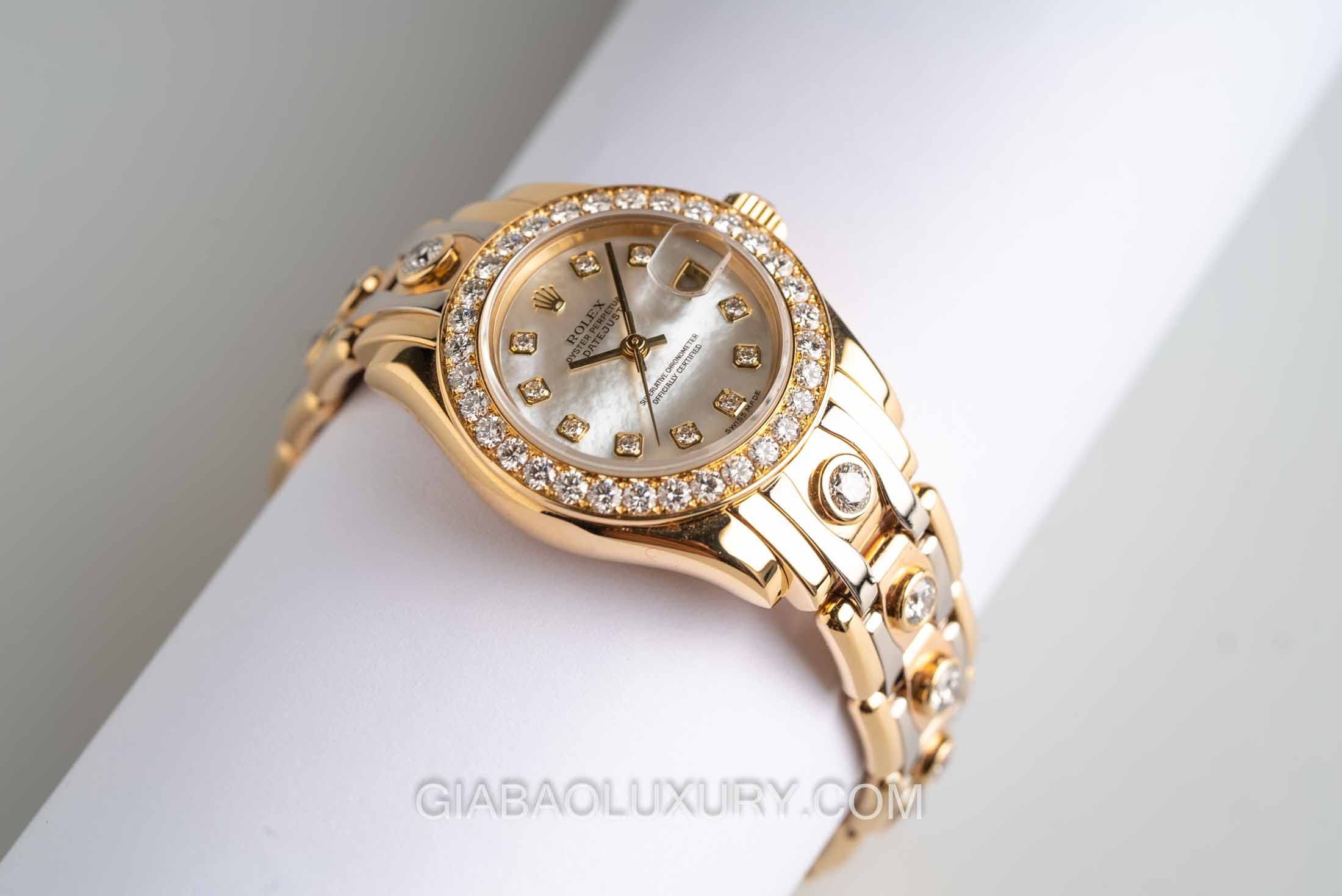 Đồng Hồ Rolex Pearlmaster 29 80298 Mặt Số Vỏ Trai Đồng Hồ Rolex Pearlmaster 29 80298 Mặt Số Vỏ Trai