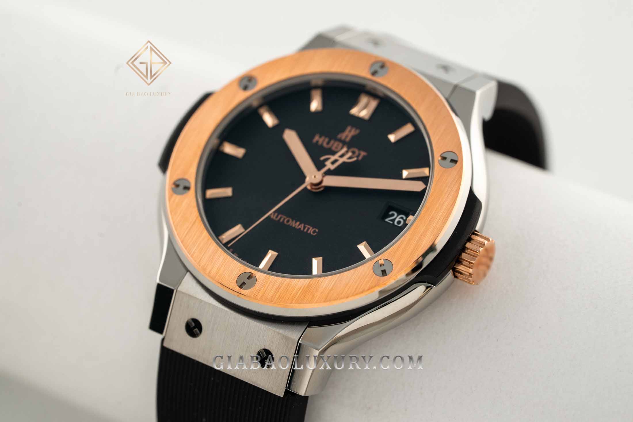 Đồng Hồ Hublot Classic Fusion 38mm Black Dial Black Rubber 565.NO.1181.RX