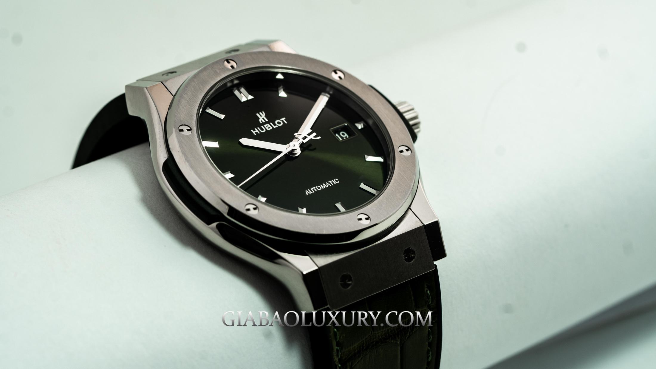 Đồng Hồ Hublot Classic Fusion Green Titanium 42mm 542.NX.8970.LR