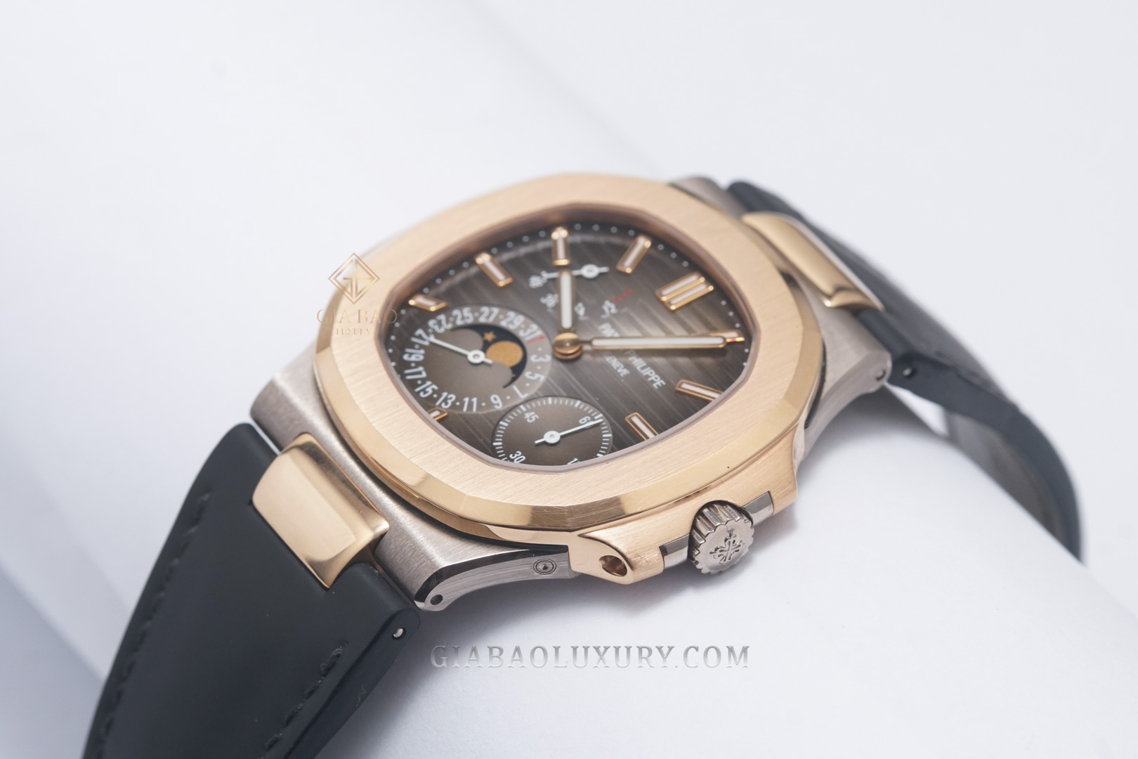 Đồng Hồ Patek Philippe Nautilus 5712GR-001 Đồng Hồ Patek Philippe Nautilus 5712GR-001