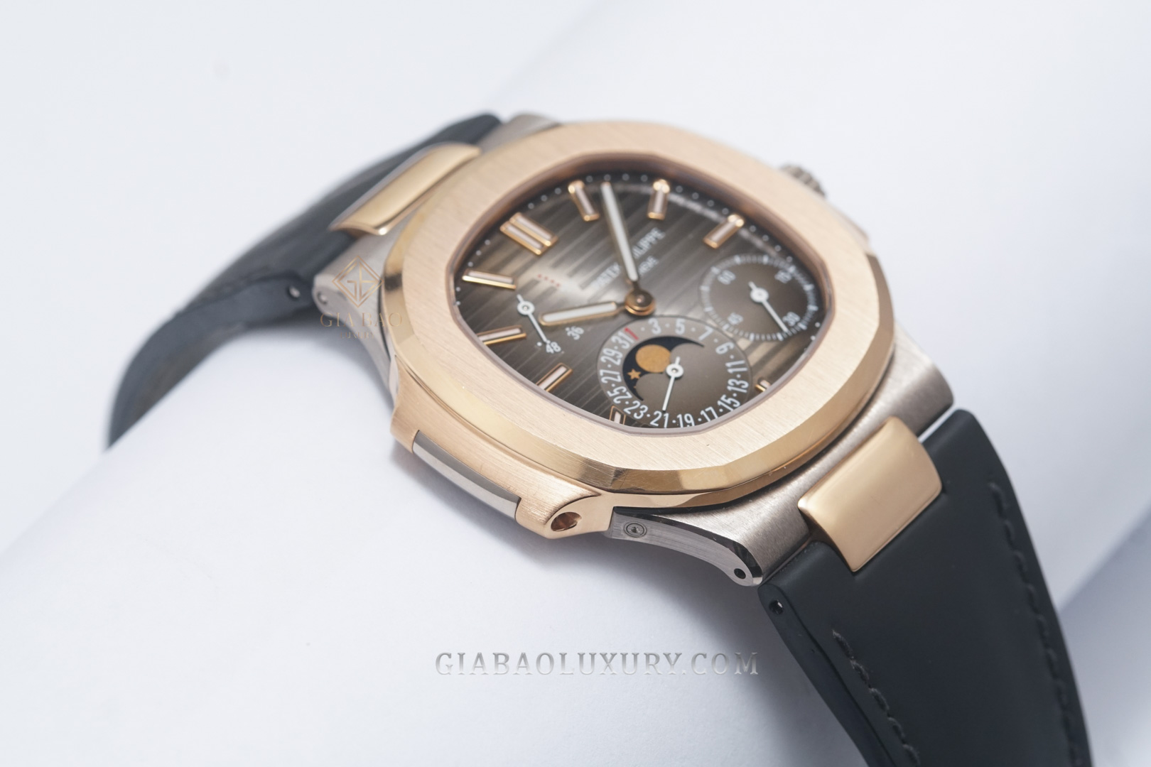 Đồng Hồ Patek Philippe Nautilus 5712GR-001 Đồng Hồ Patek Philippe Nautilus 5712GR-001