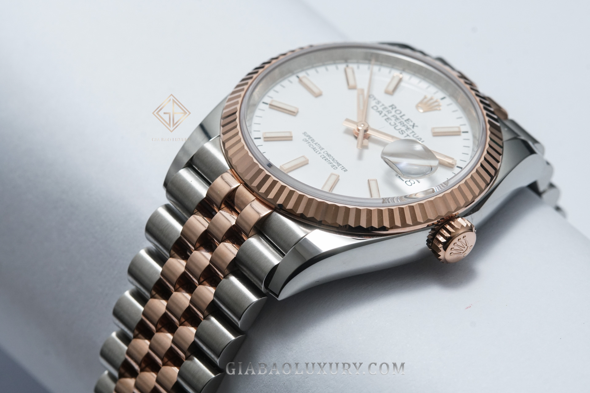 Đồng Hồ Rolex Datejust 36 126231 Mặt Số Trắng Cọc Dạ Quang