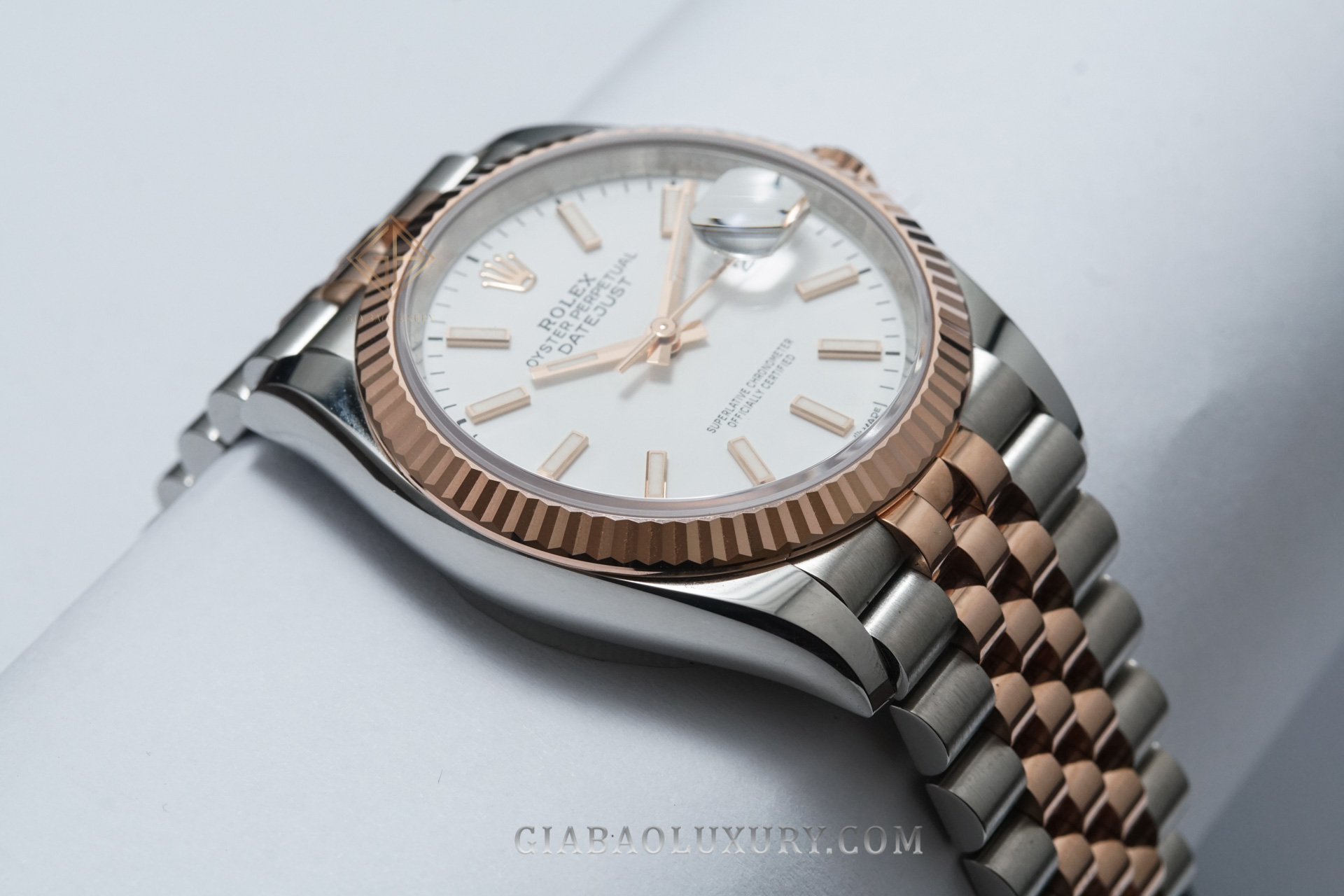 Đồng Hồ Rolex Datejust 36 126231 Mặt Số Trắng Cọc Dạ Quang