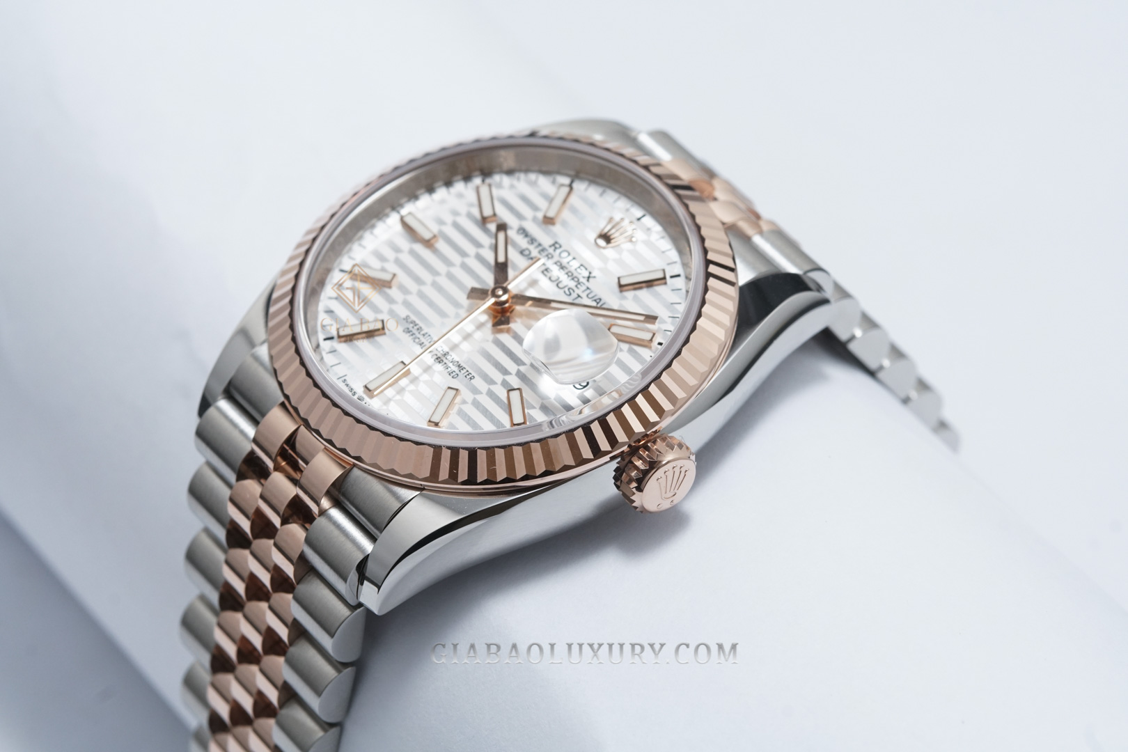 Đồng Hồ Rolex Datejust 36 126231 Mặt Số Bạc Vân Gấp Nếp Cọc Số Dạ Quang Đồng Hồ Rolex Datejust 36 126231 Mặt Số Bạc Vân Gấp Nếp Cọc Số Dạ Quang