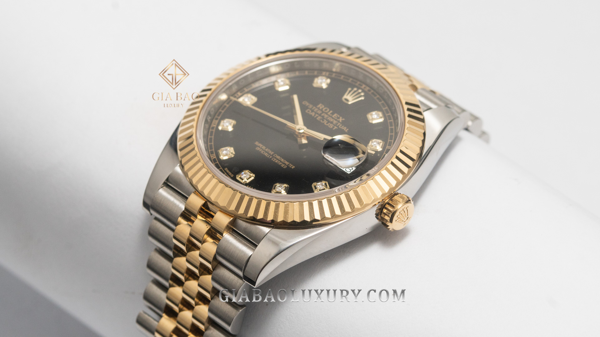 Đồng Hồ Rolex Datejust 126333 Mặt Số Đen Nạm Kim Cương