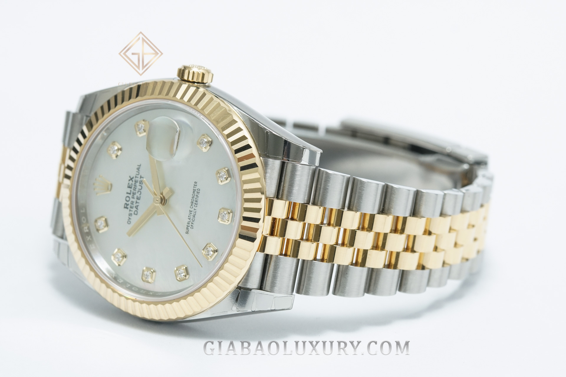 Đồng Hồ Rolex Datejust 41 126333 Mặt Số Vỏ Trai Trắng (Like New)