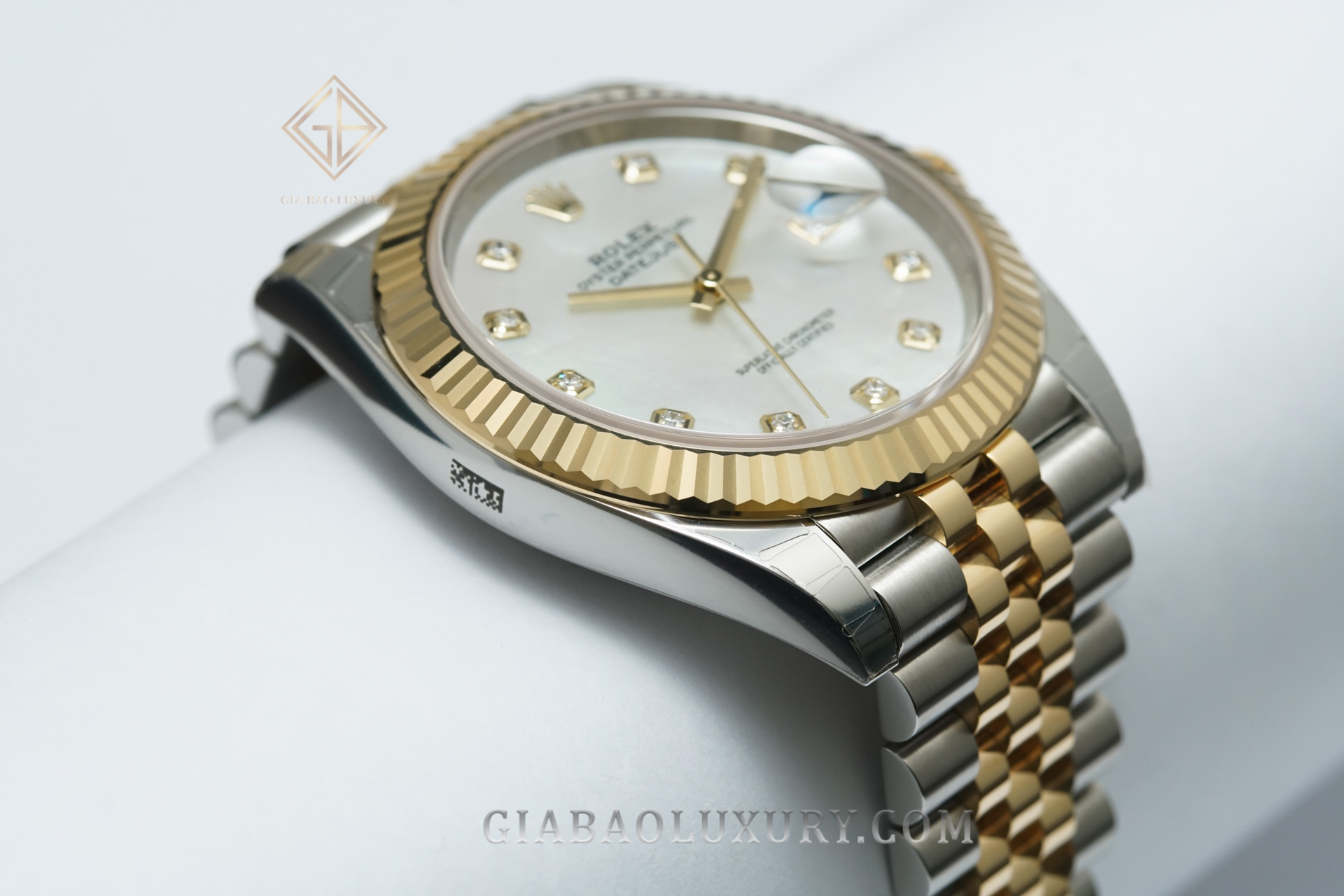 Đồng Hồ Rolex Datejust 41 126333 Mặt Số Vỏ Trai Trắng (Like New)