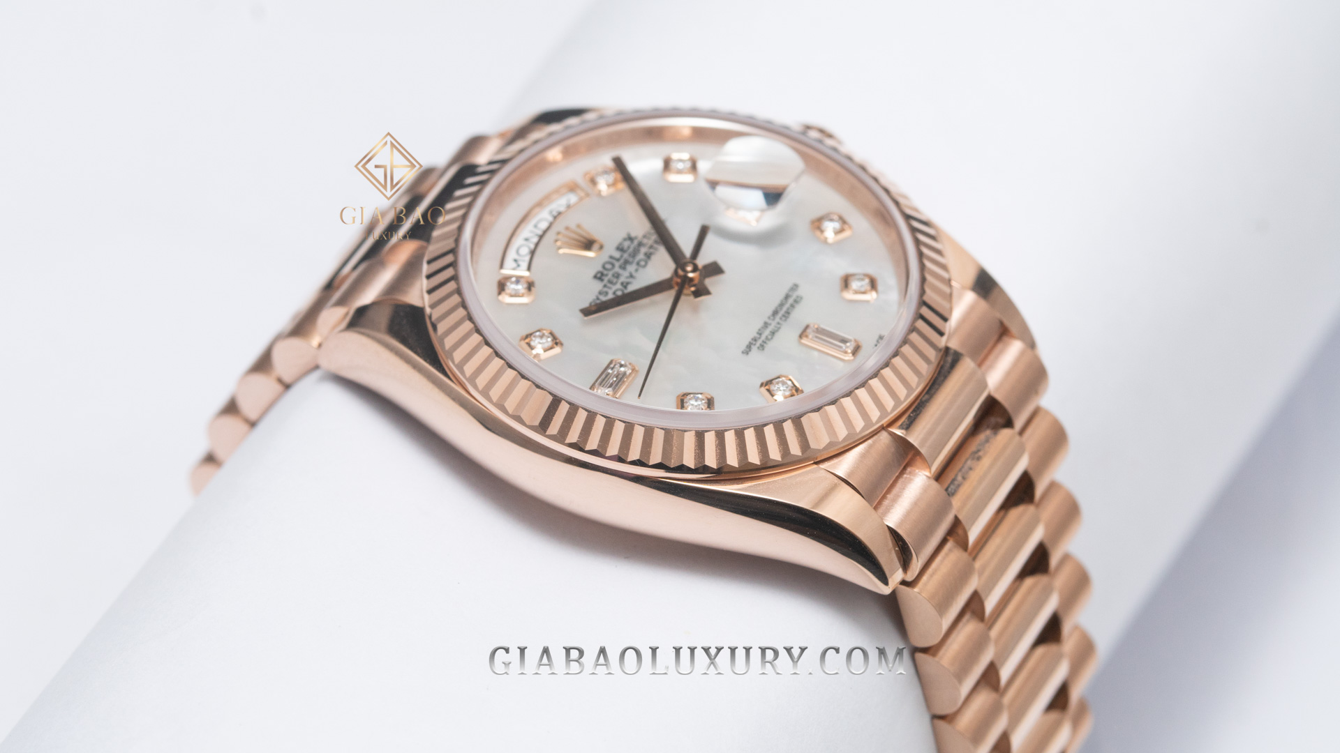 Rolex Day-Date 36 128235-0029 Mặt Số Vỏ Trai Trắng Đồng Hồ Rolex Day-Date 36 128235-0029 Mặt Số Vỏ Trai Trắng