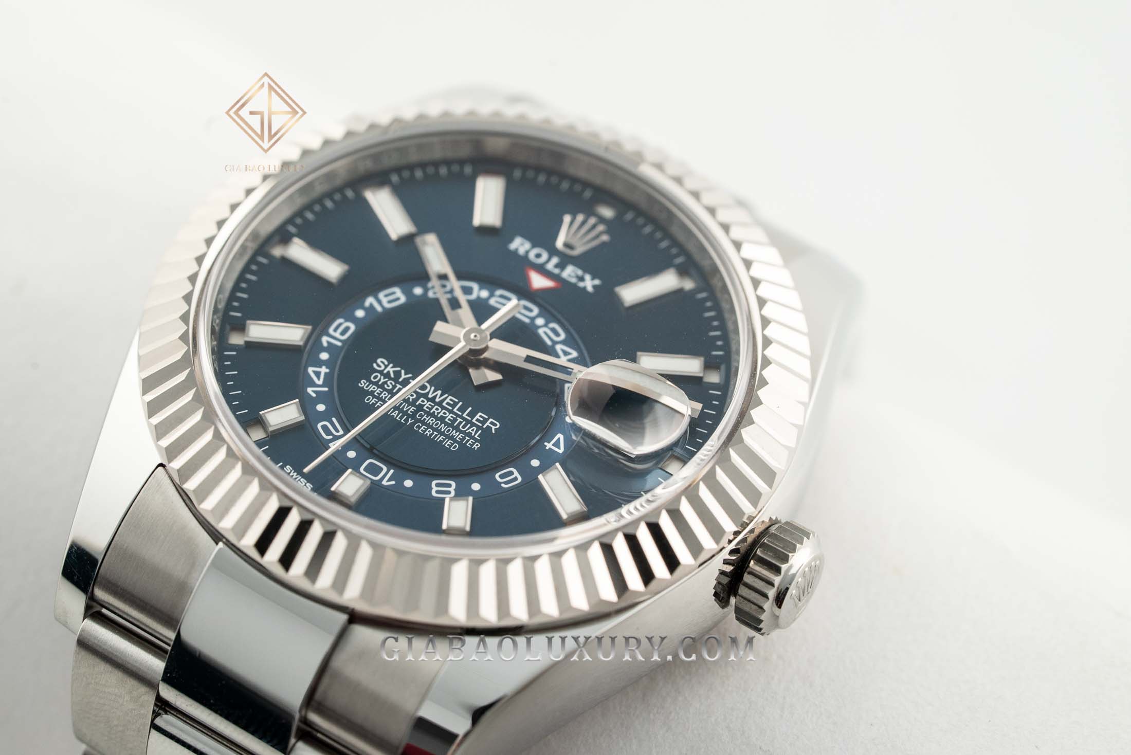 Đồng Hồ Rolex Sky-Dweller 326934 Mặt Số Xanh Dây Oyster