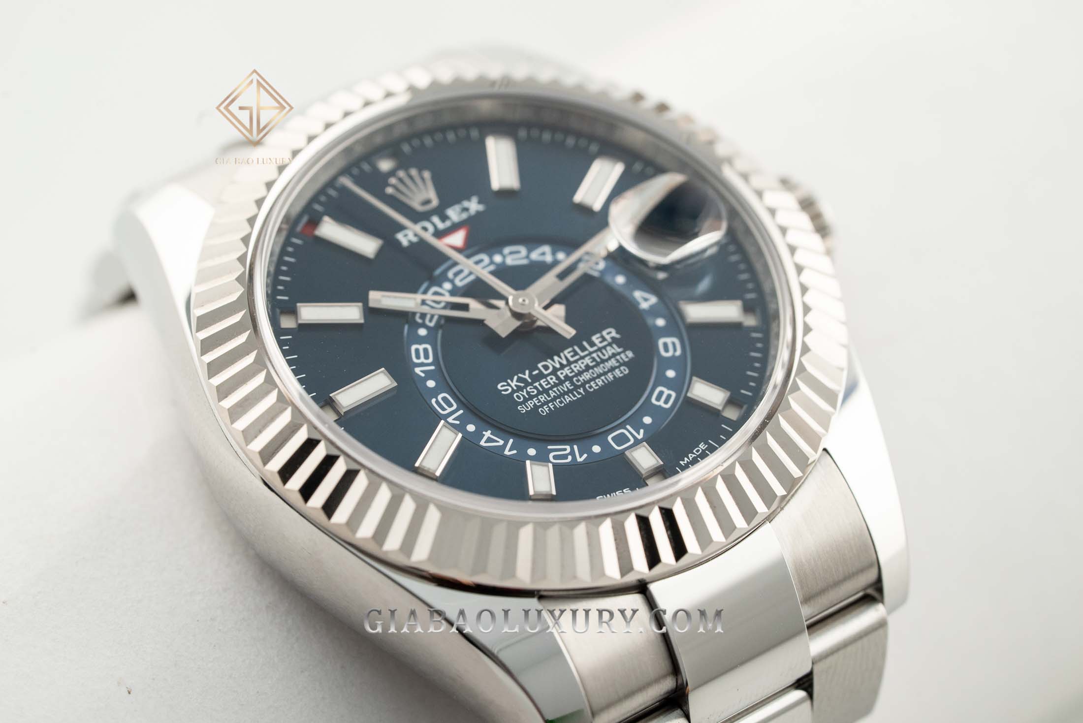 Đồng Hồ Rolex Sky-Dweller 326934 Mặt Số Xanh Dây Oyster