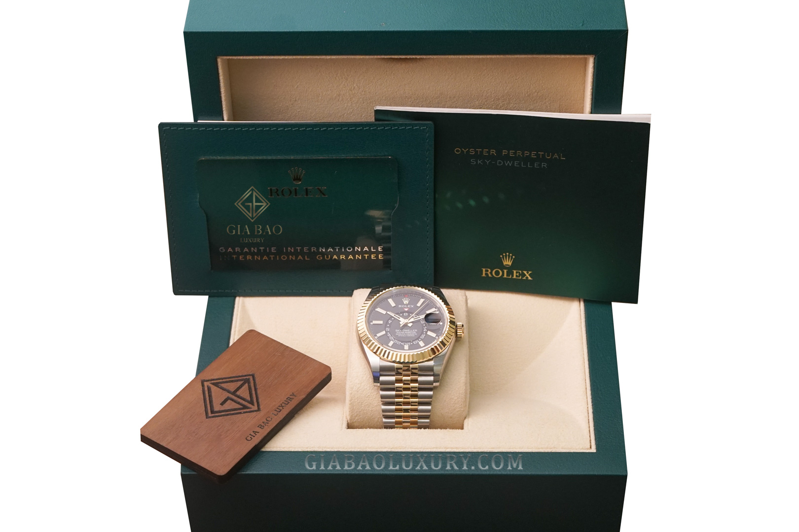 Đồng Hồ Rolex Sky-Dweller 326933-0005 Mặt Số Đen (Like New)