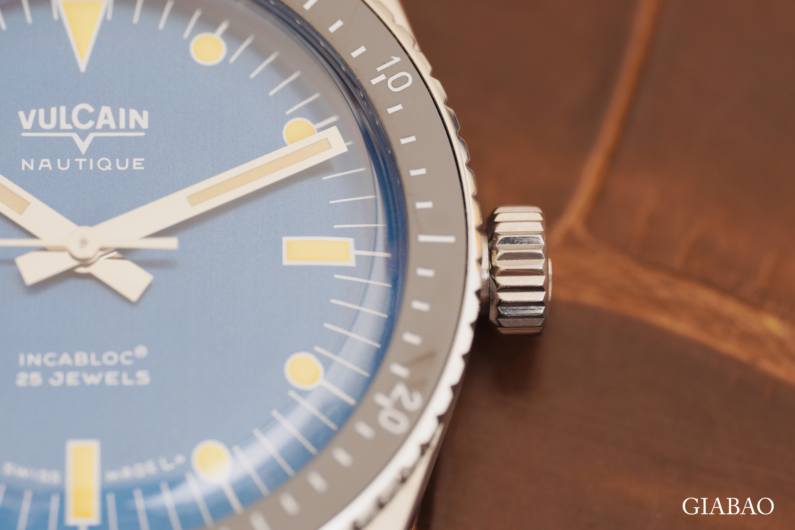 Đồng hồ đeo tay thương hiệu Vulcain, dòng sản phẩm Skindiver, Ref no: 660170A37.BAC201, mặt số màu xanh dương size 38mm, máy tự động, vỏ đồng hồ thép không gỉ 316L, dây da bê màu đen, hàng mới 100%