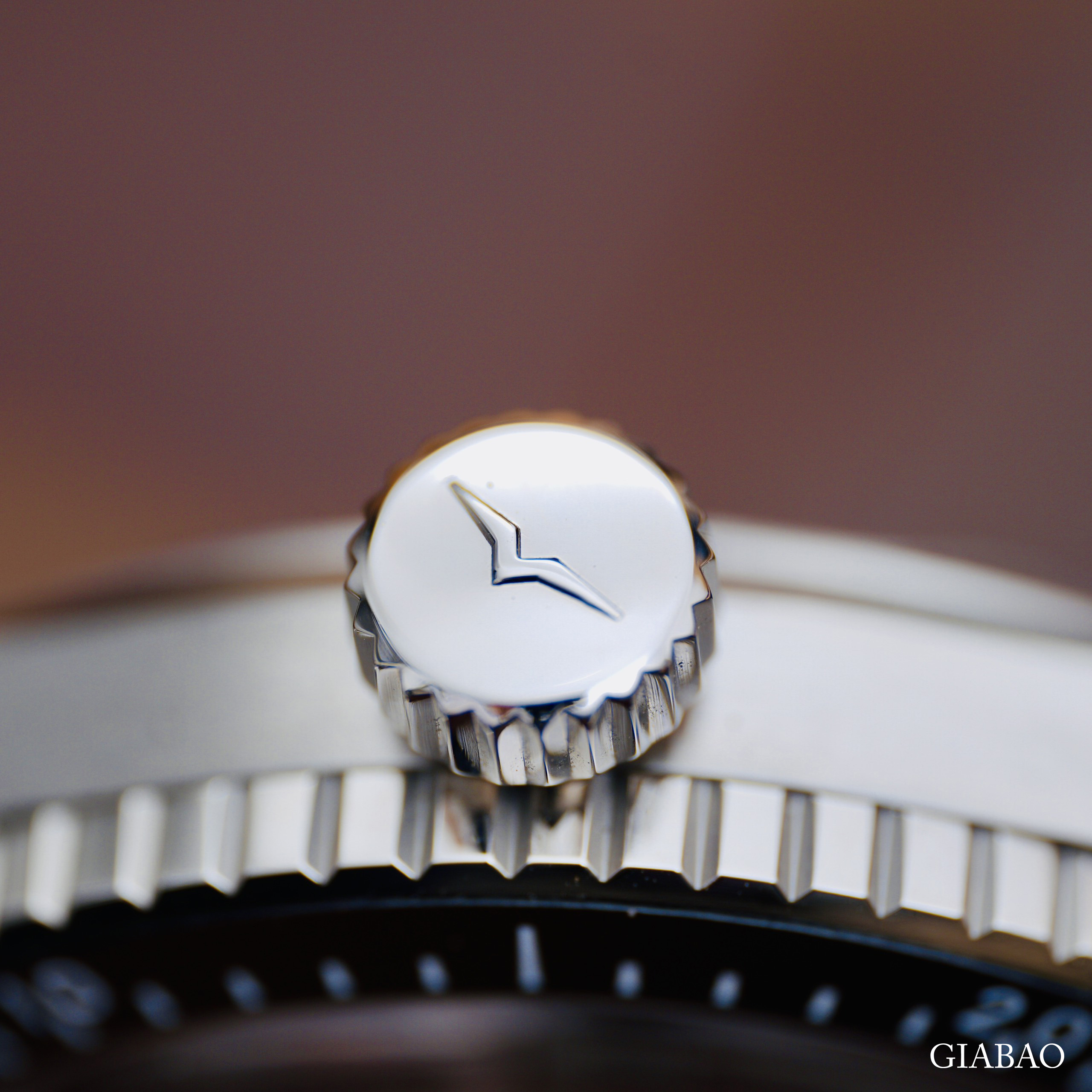 Đồng hồ đeo tay thương hiệu Vulcain, dòng sản phẩm Skindiver, Ref no: 660170A37.BAC201, mặt số màu xanh dương size 38mm, máy tự động, vỏ đồng hồ thép không gỉ 316L, dây da bê màu đen, hàng mới 100%