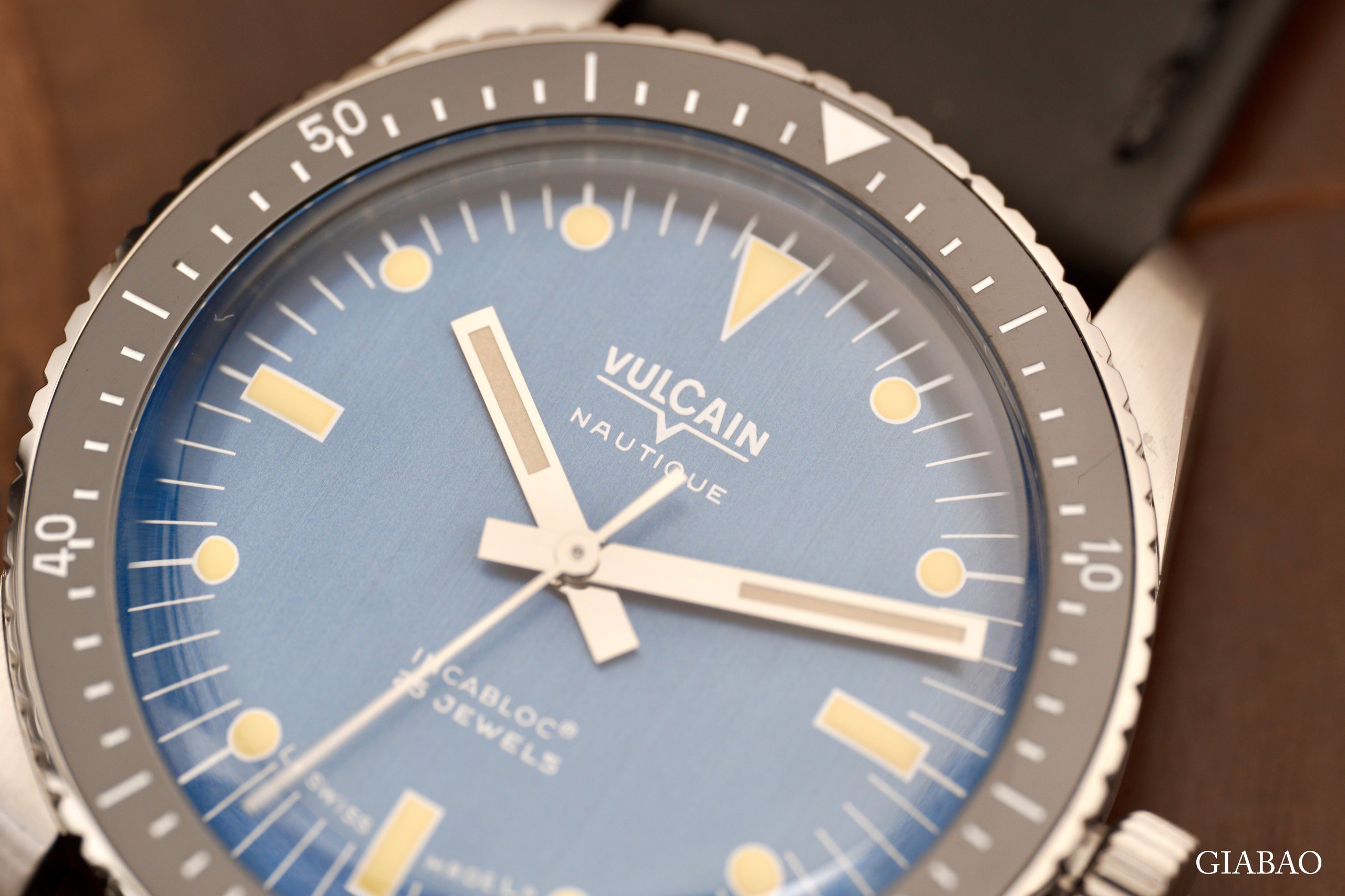 Đồng hồ đeo tay thương hiệu Vulcain, dòng sản phẩm Skindiver, Ref no: 660170A37.BAC201, mặt số màu xanh dương size 38mm, máy tự động, vỏ đồng hồ thép không gỉ 316L, dây da bê màu đen, hàng mới 100%