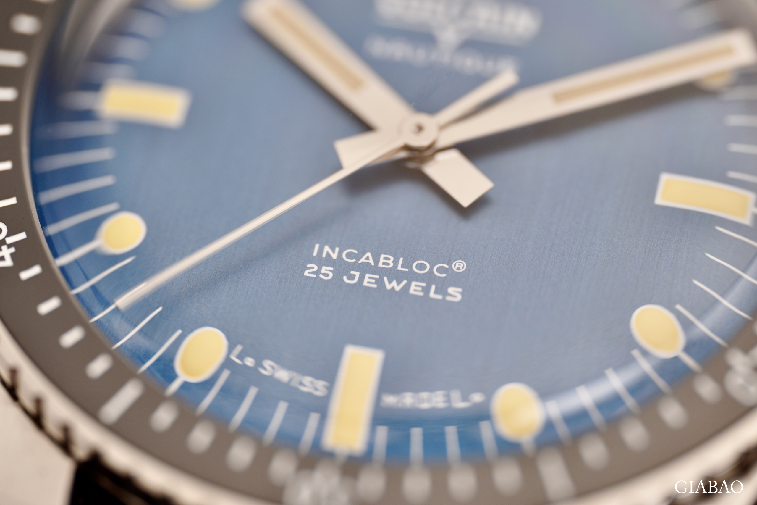 Đồng hồ đeo tay thương hiệu Vulcain, dòng sản phẩm Skindiver, Ref no: 660170A37.BAC201, mặt số màu xanh dương size 38mm, máy tự động, vỏ đồng hồ thép không gỉ 316L, dây da bê màu đen, hàng mới 100%