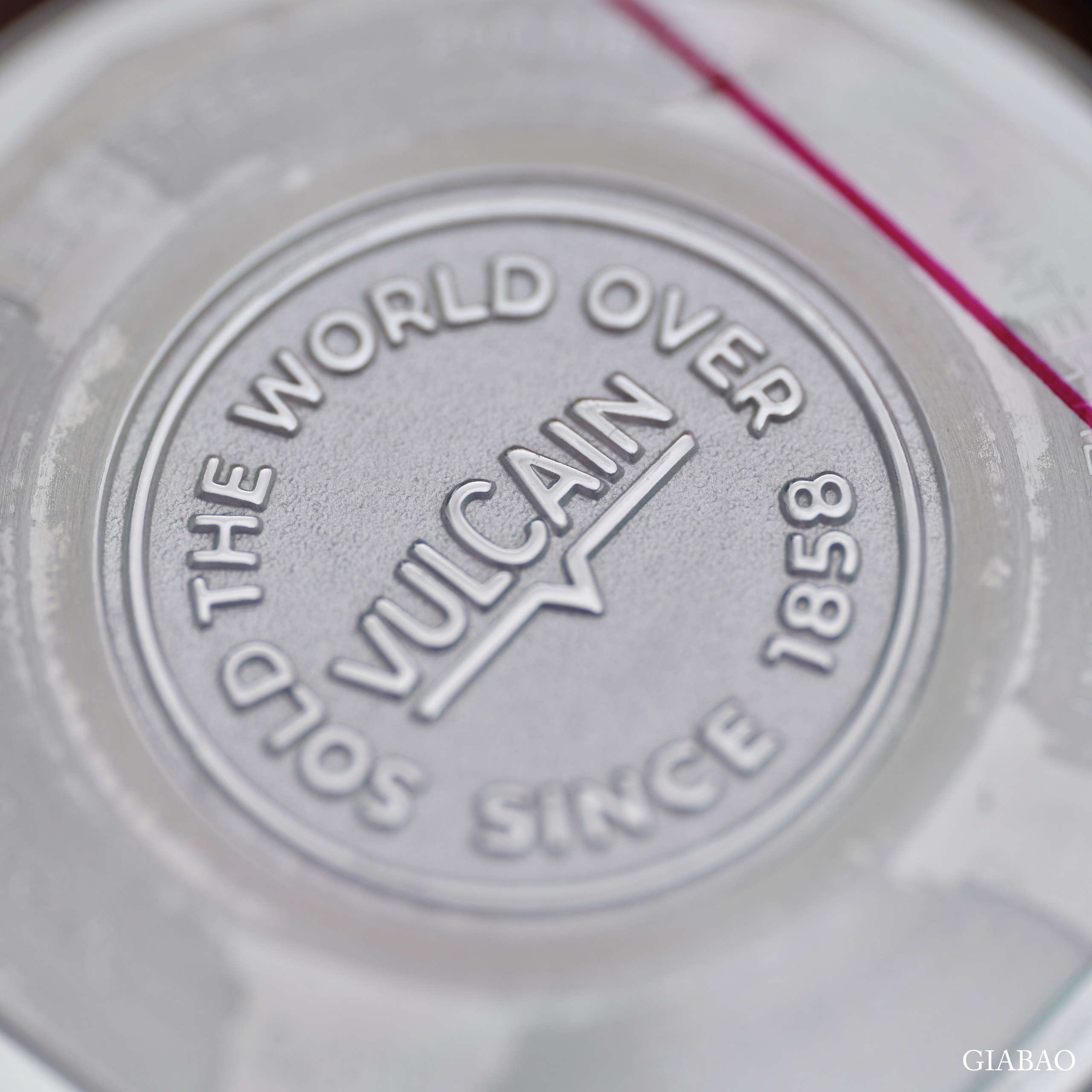 Đồng hồ đeo tay thương hiệu Vulcain, dòng sản phẩm Skindiver, Ref no: 660170A37.BAC201, mặt số màu xanh dương size 38mm, máy tự động, vỏ đồng hồ thép không gỉ 316L, dây da bê màu đen, hàng mới 100%