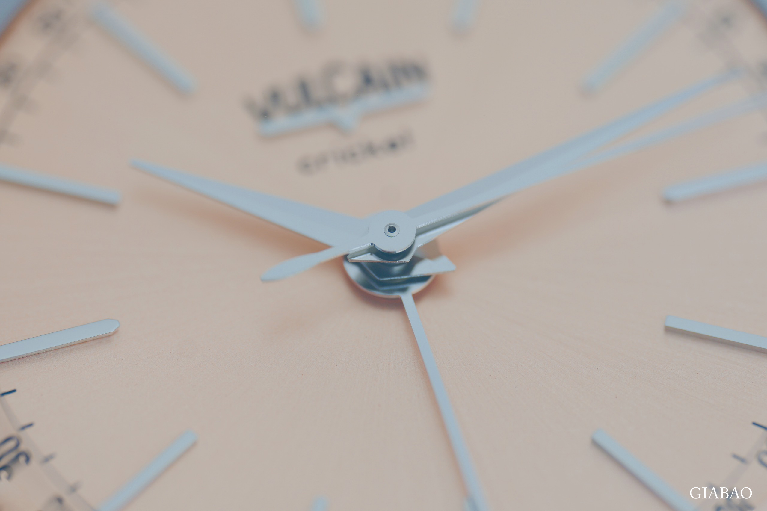 Đồng hồ đeo tay thương hiệu Vulcain, dòng sản phẩm Cricket President, Ref no: 100273A80.BAC201 Đồng hồ đeo tay thương hiệu Vulcain, dòng sản phẩm Cricket President, Ref no: 100273A80.BAC201, mặt số màu cá hồi size 39mm, máy lên cót tay, vỏ đồng hồ thép không gỉ 316L, dây da bê màu đen, mới 100%