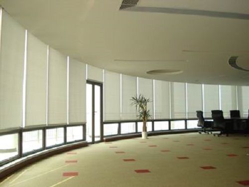 Nên mua rèm vải hay rèm cuốn cho văn phòng?
