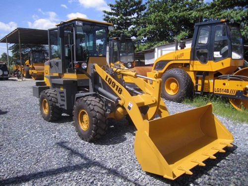 ban may xuc lat nho gau 1 khoi gia re