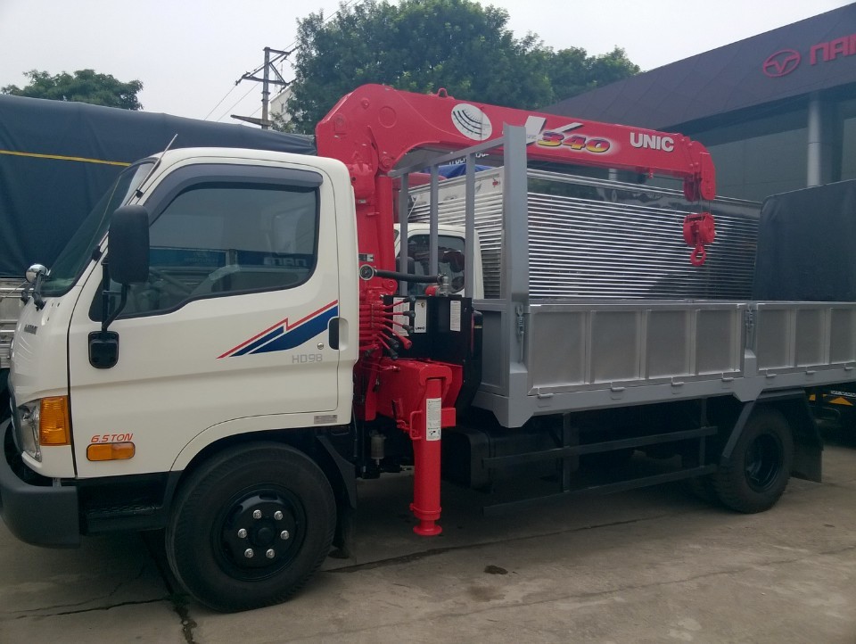 Xe tải gắn cẩu 3 tấn Unic URV343