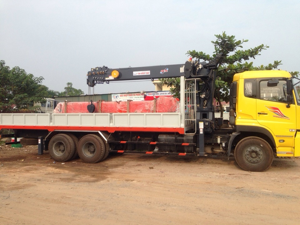 Ô tô cẩu tự hành Dongfeng C260 gắn cẩu Atom 7 tấn