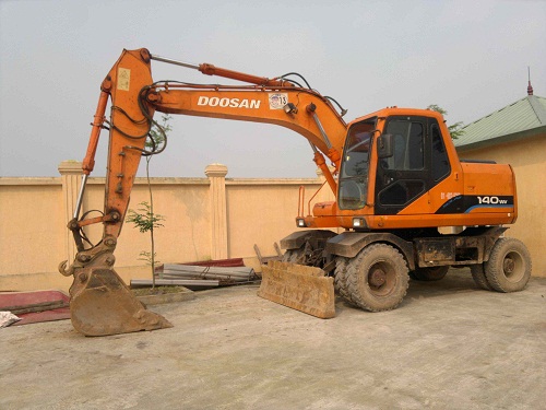 cho thuê máy xúc đào bánh lốp giá rẻ