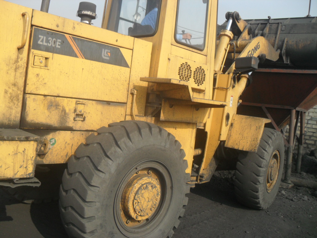 cho thue may xuc lat 1,7 khoi gia re cua Liugong