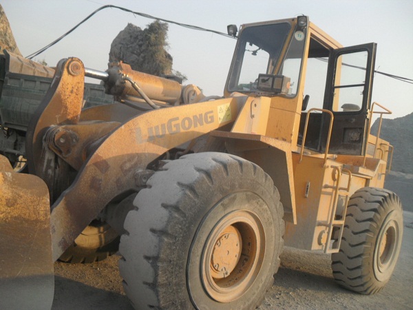 cho thue may xuc lat 3 khoi ZL50C