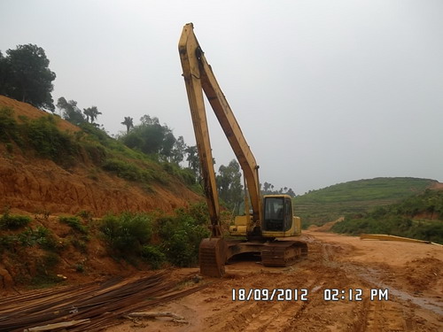 cho thuê máy xúc đào Nhật cần dài