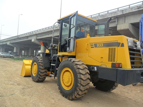 cho thue xuc lat gau 1,7 khoi gia re