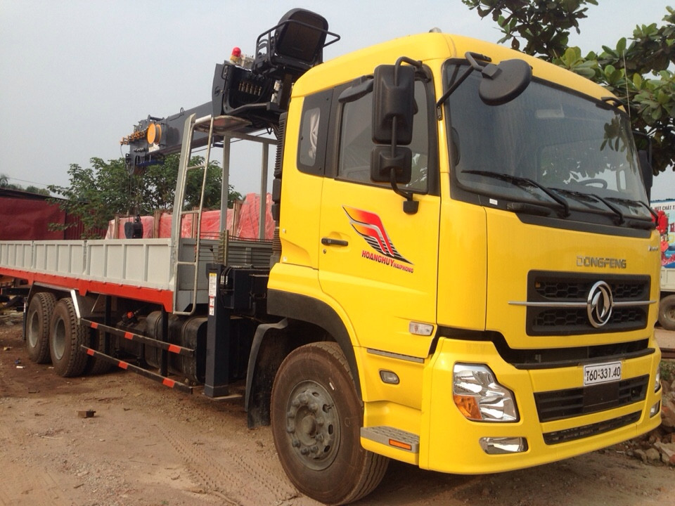 xe tải gắn cẩu tự hành 7 tấn Atom