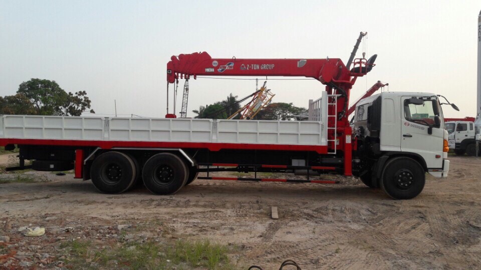 Xe tải gắn cẩu 7 tấn ATOM gắn xe Hino