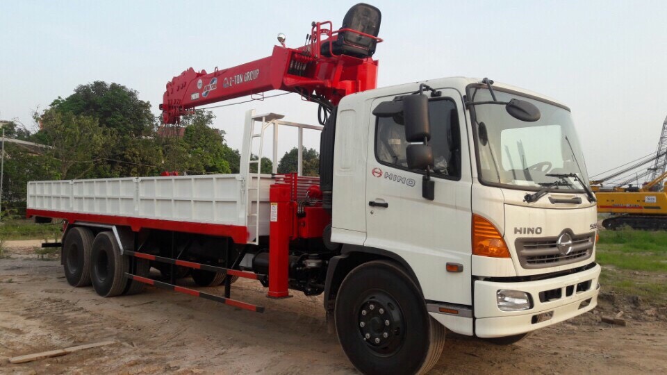 Xe tải gắn cẩu 7 tấn ATOM gắn xe Hino