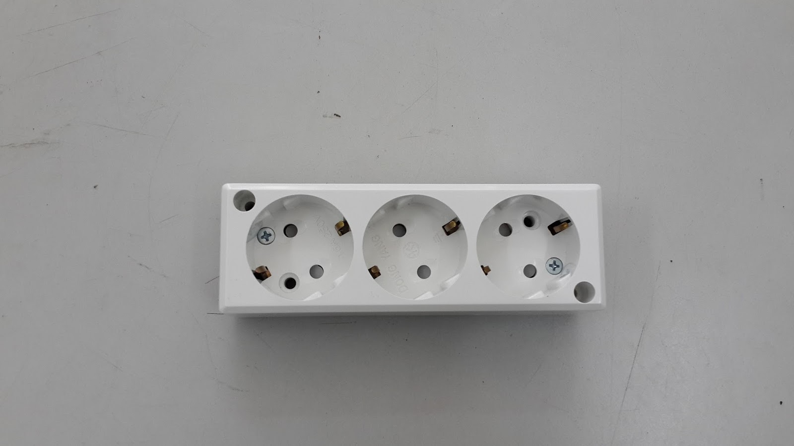 Ổ cắm điện schuko