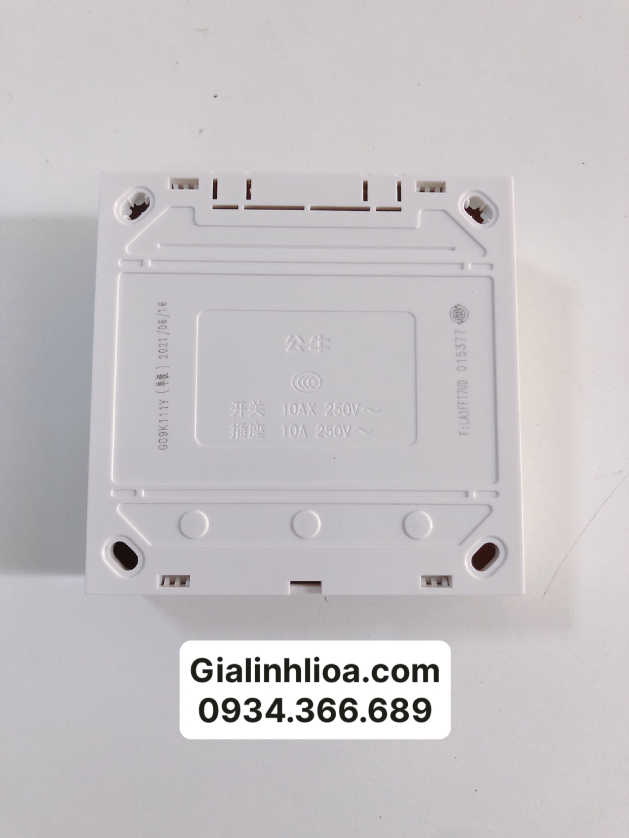 Công Tắc Ba 1 Chiều G09K311Y