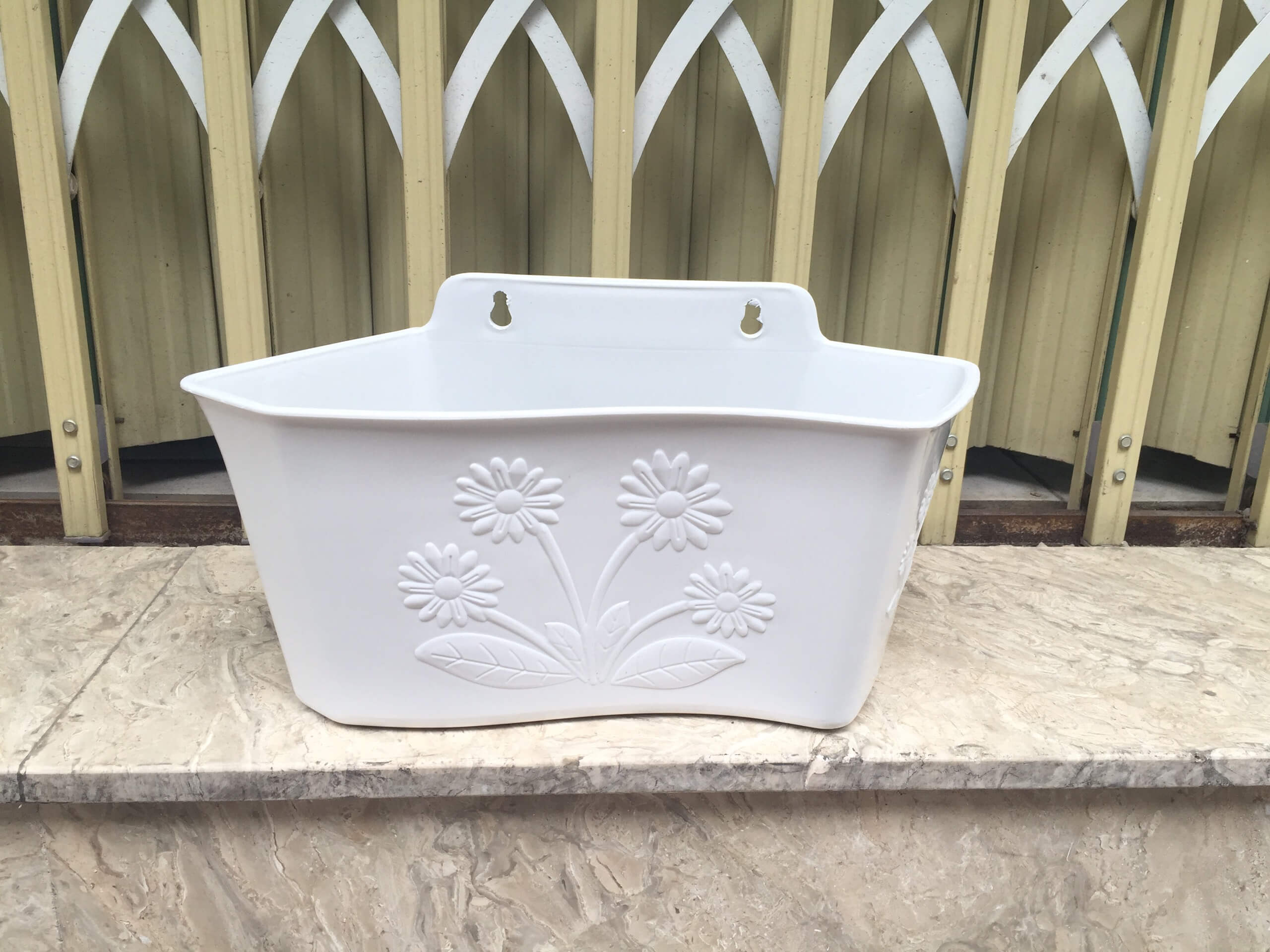 Chậu Ốp Tường Khắc Hoa 36,5x17x18H (cm)