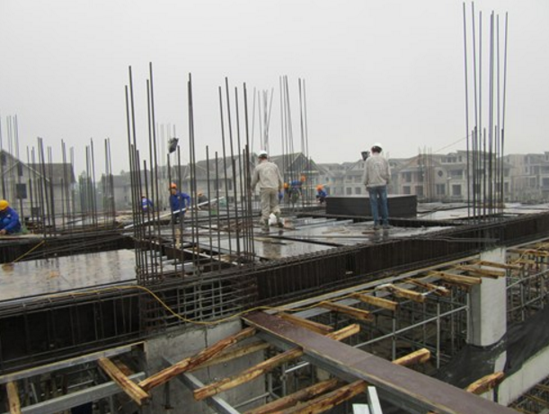 Đặc điểm, giá trị của ván ép phủ phim trong xây dựng