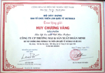 Huy Chương Vàng sản phẩm tấm lợp tôn mát Việt Hàn Poshaco
