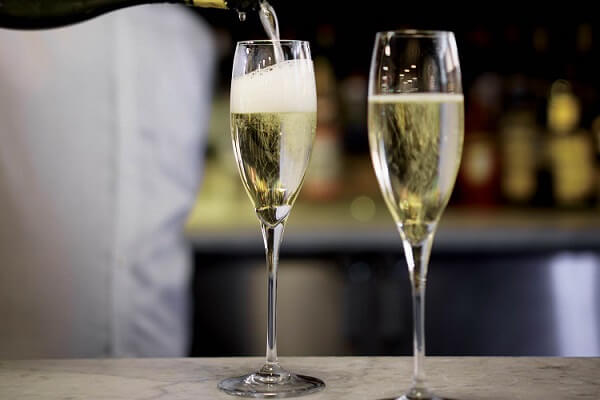 Ly rượu vang sủi tăm