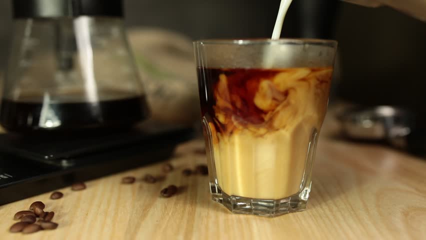 nha-phan-phoi-ly-thuy-tinh