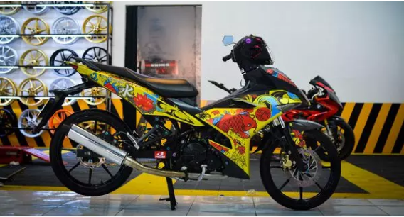 Dán đề can xe máy có bị phạt không