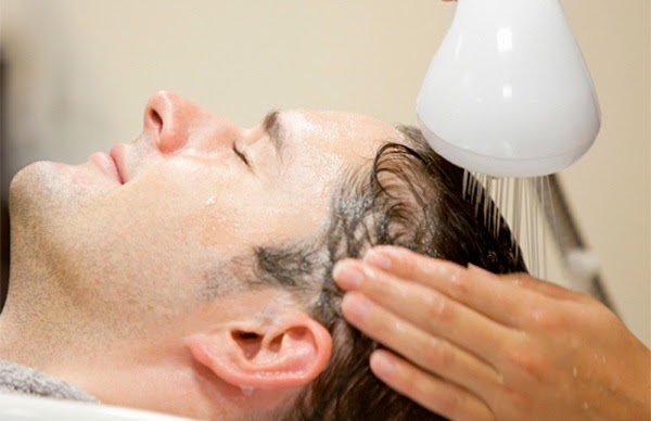 Các bước gội đầu chuẩn cho nam giới Các bước gội đầu chuẩn cho nam giới